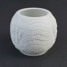 AK Kaiser Bisquit Porzellan Relief Reptilien Vase weiß, Vintage ca. 7 cm hoch