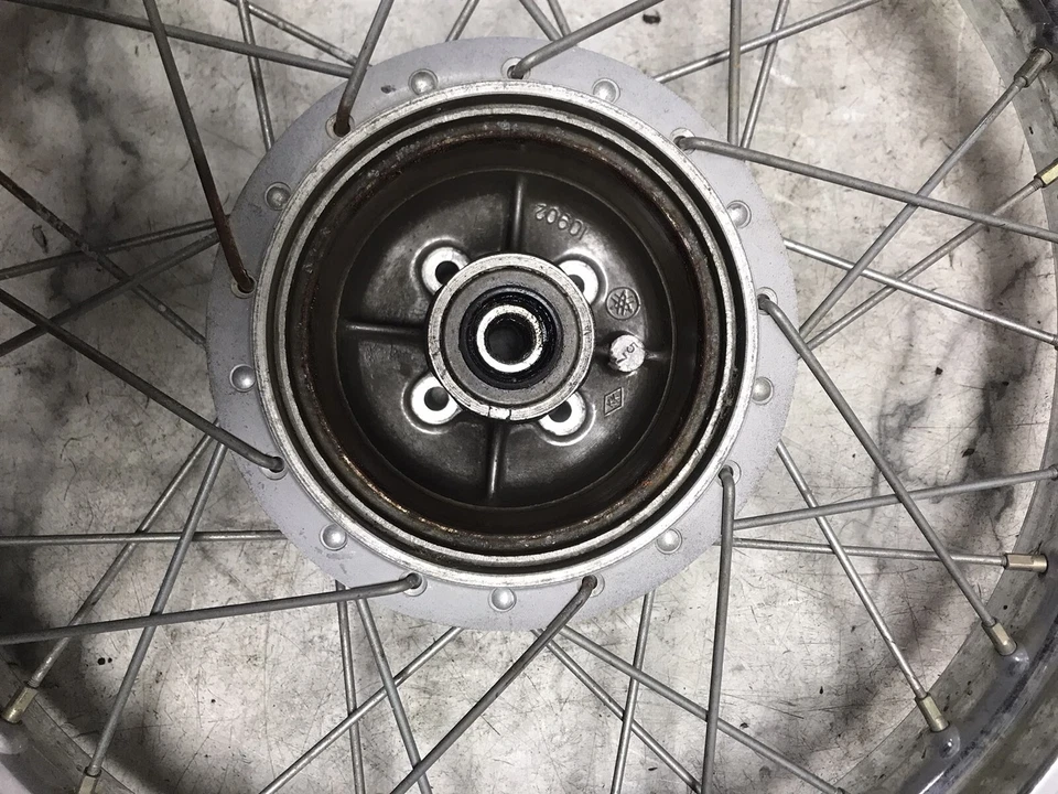 83 Yamaha RX 50 RX50 roda traseira reta - Imagem 4 de 4