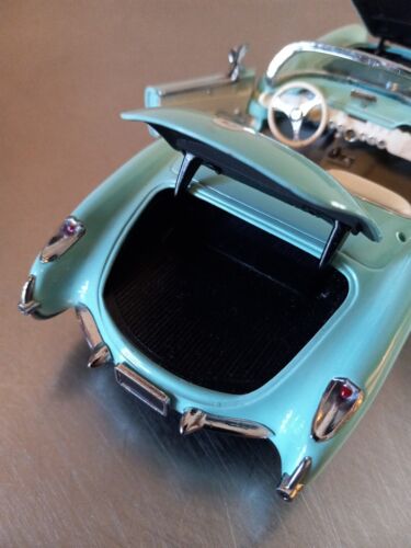 FRANKLIN MINT 1956 CHEVROLET CORVETTE MINT GREEN/BEIGE 1:24 SCALE - Picture 4 of 13