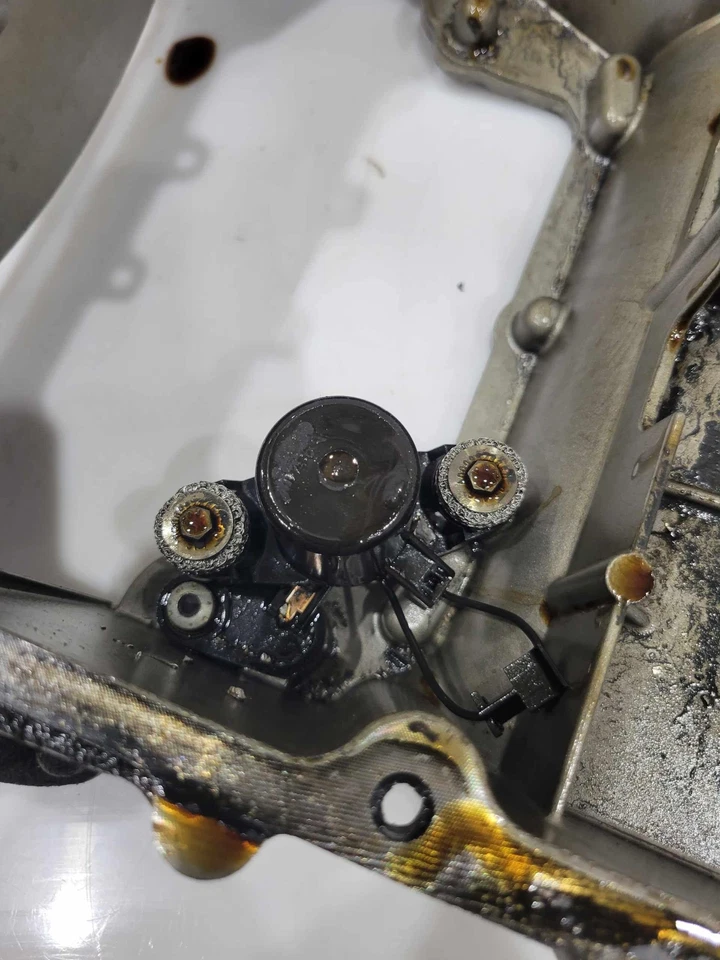 Mercedes Benz 6.3L Engine Upper Oil Pan Fits E63 C63 SL63 OEM 1560101727 - Image 4 of 4