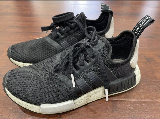 adidas women's nmd r1 black low-top sneakers