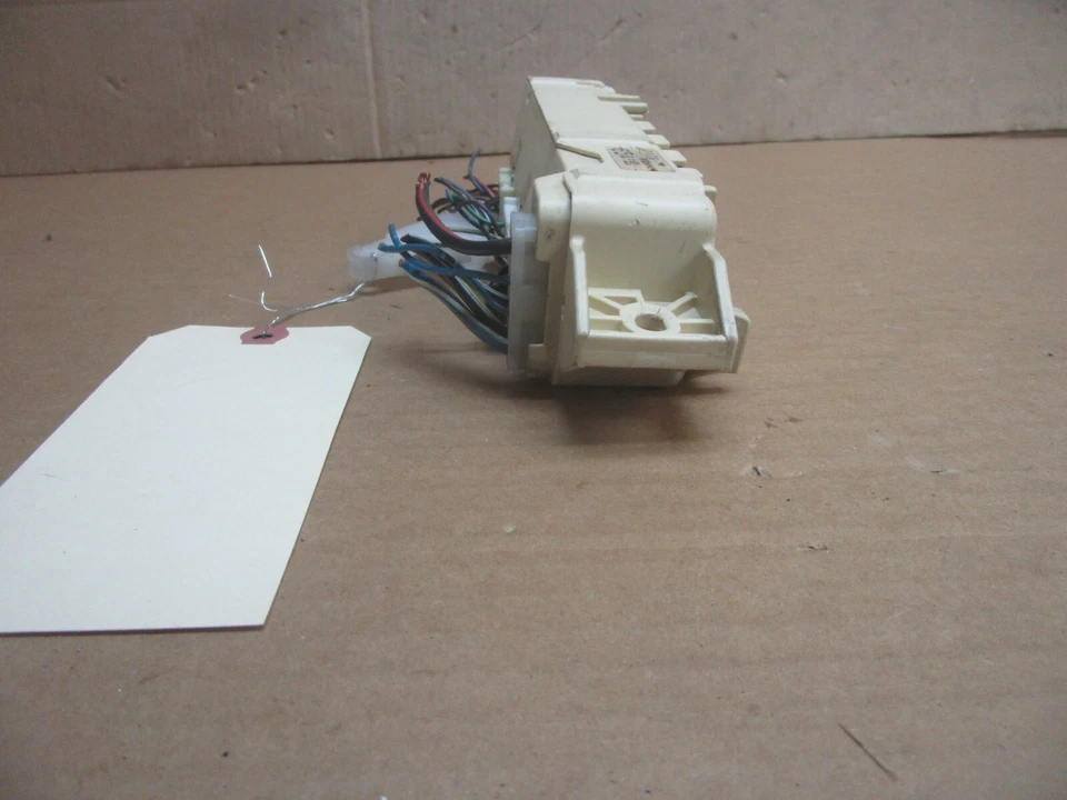 96 97 1996 1997 年马自达 Protege 内部舱保险丝盒继电器接线块面板 — 第 3/4 张图片