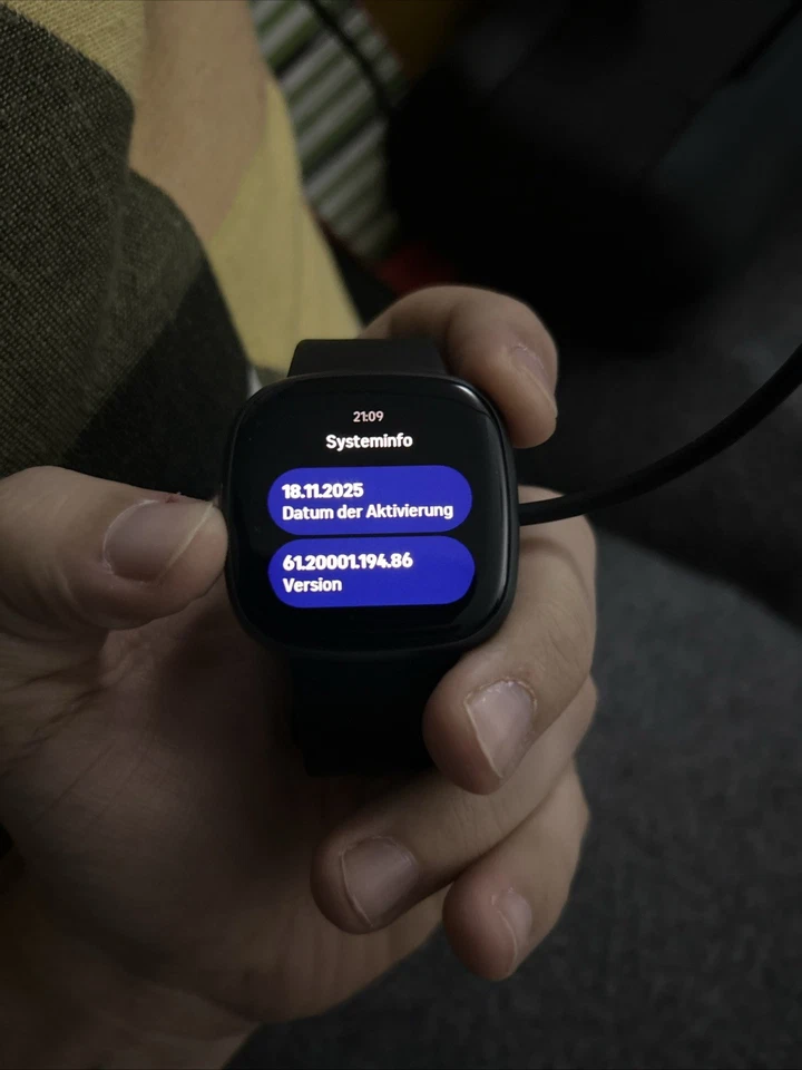 Fitbit versa 4 fast Neu Schwarz - Bild 3 von 3