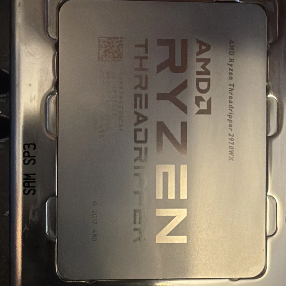 Combo de placa base y enfriador AMD Ryzen THREADRIPPER 2970WX, Taichi X399M Foto 2 de 4