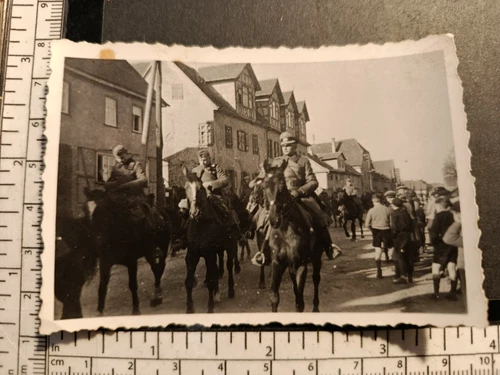 GERMAN WW2: Military B&W photo of HEER (ARMY) SOLDIER.  #0089