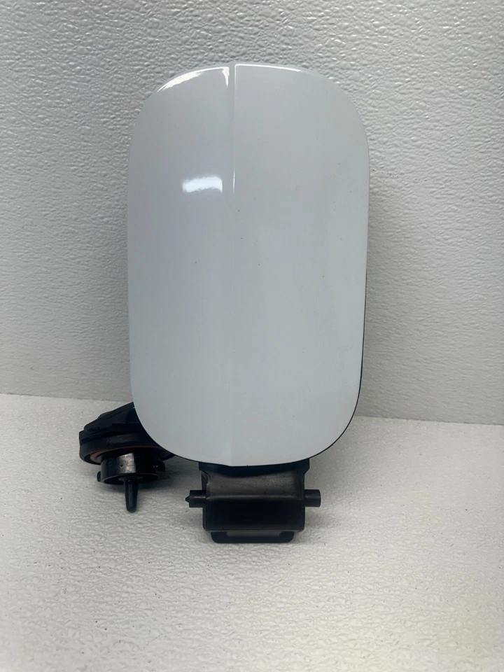 2018 - 2022 AUDI Q7 4M FUEL GAS TANK DOOR LIF FILLER WHITE 4M0809906 OEM 242034 - Image 3 of 4