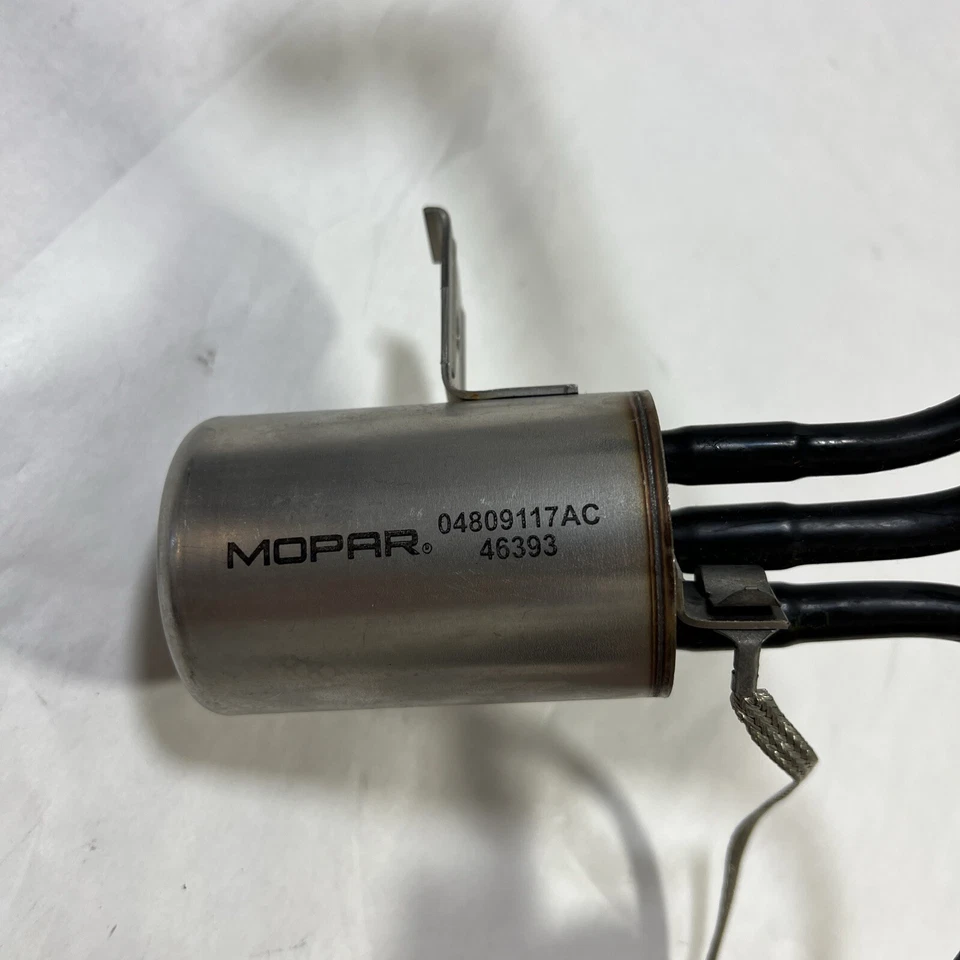 Оригинальный шланг топливного фильтра Mopar Grand Voyager 1996-2000 4809117AC от оригинального производителя - Изображение 2 из 4