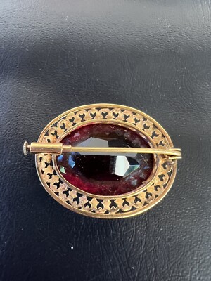 Broche Antique Vintage Plaquée Or Avec Grosse Pierre Faux Rubis - Laiton Et Verre - Occasion
