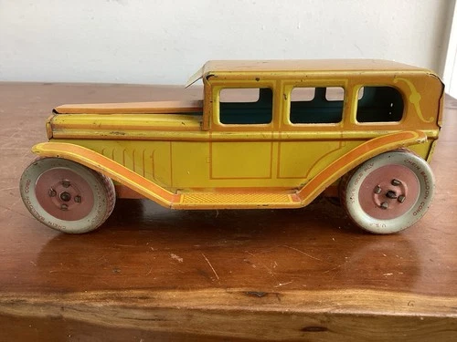 Vintage J Chein & Co. tin Litho wind-up limousine 1920s