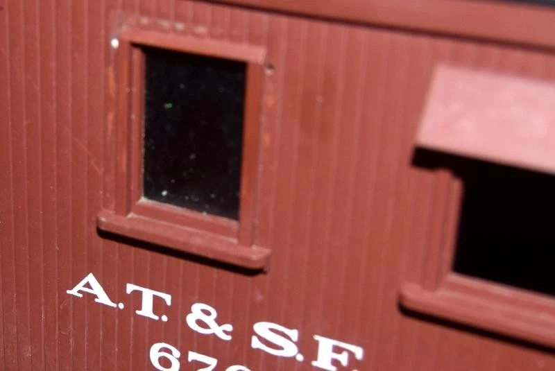 G Scale model trains USA Trains  Santa Fe Wood Side Caboose  ATSF 670 Used - Image 4 of 4