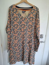 Black and orange floral design long sleeve dress size 20 Weird Fish