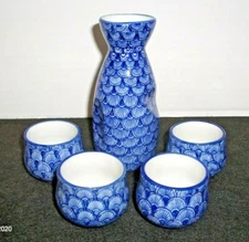 Porcelain Teapot and 4 Tea Cups Flo Blue and White Wine/Tea Set 