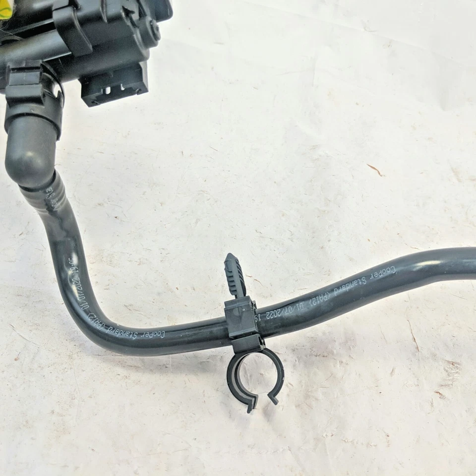 Manguera de ventilación de bote de vapor GM 15086768 Chevrolet Tahoe GMC Yukon Cadillac Escalade Foto 3 de 4