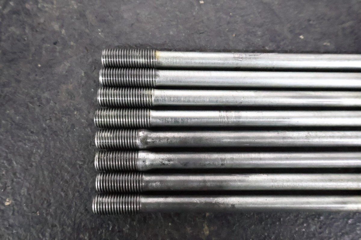 YAMAHA 1982 XS400J XS400 MAXIM ENGINE MOTOR CYLINDER HEAD STUD