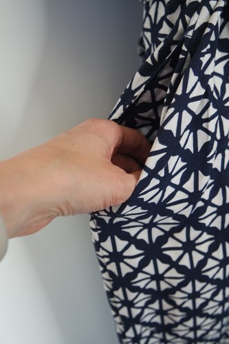 PAPAYA NAVY WHITE TILE PRINT BUTTON FRONT MIDI SHIRT SUN DRESS SIZE 16 POCKETS - Picture 3 of 4