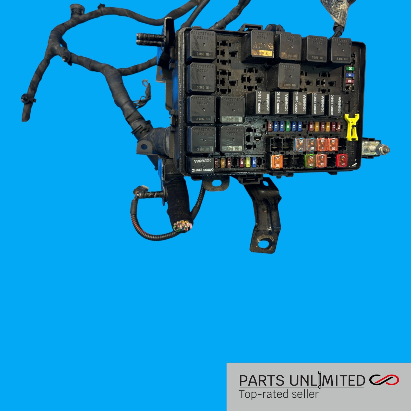 14-17 Maserati Ghibli M157 OEM Under hood fuse box block *wire cut 06700086500