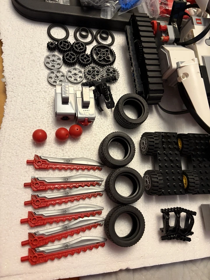 Lego Mindstorms EV3 31313 Robotic Kit.  EV3 Discovery Book  - Image 4 of 4