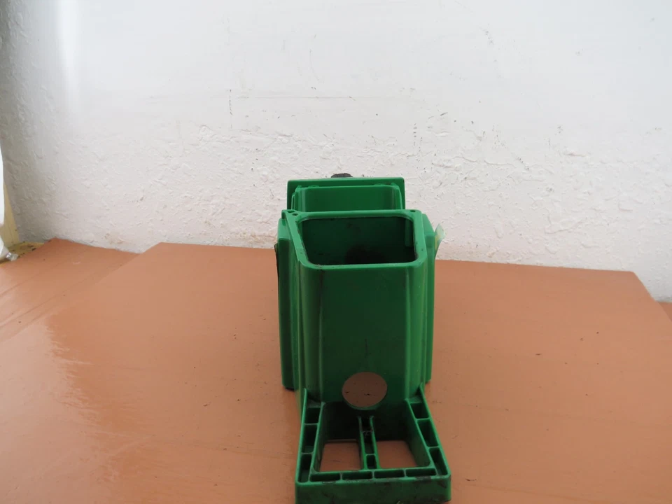 Weed Eater WT3100 String Trimmer OEM Fuel Tank 530-37939 - Image 4 of 4