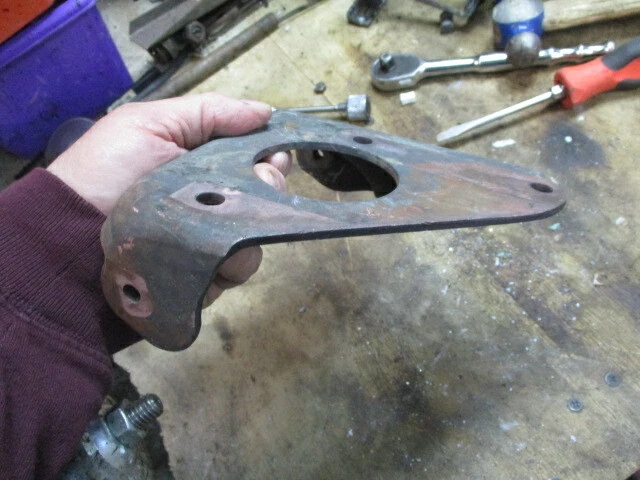 1937 年 Packard Super Eight 机油冷却器支架 — 第 3/3 张图片