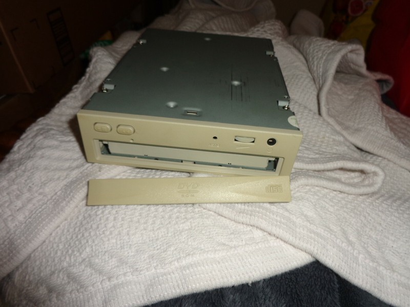desktop computer disc drive, untested, sept. 2001, parts only