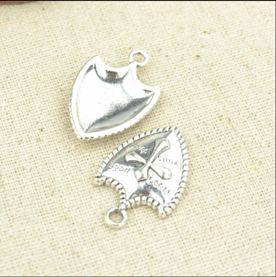 Collana Caucciù Ciondolo SCUDO ANTIQUARIATO Colore Argento Dack Punk Vintage - Immagine 2 di 4