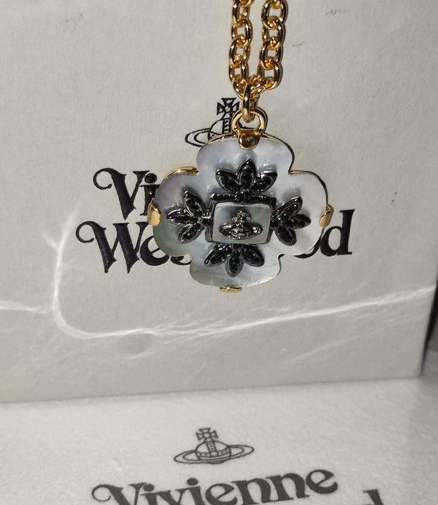 Vivienne Westwood Clover Pearl Saturn Pendant Necklace with Box