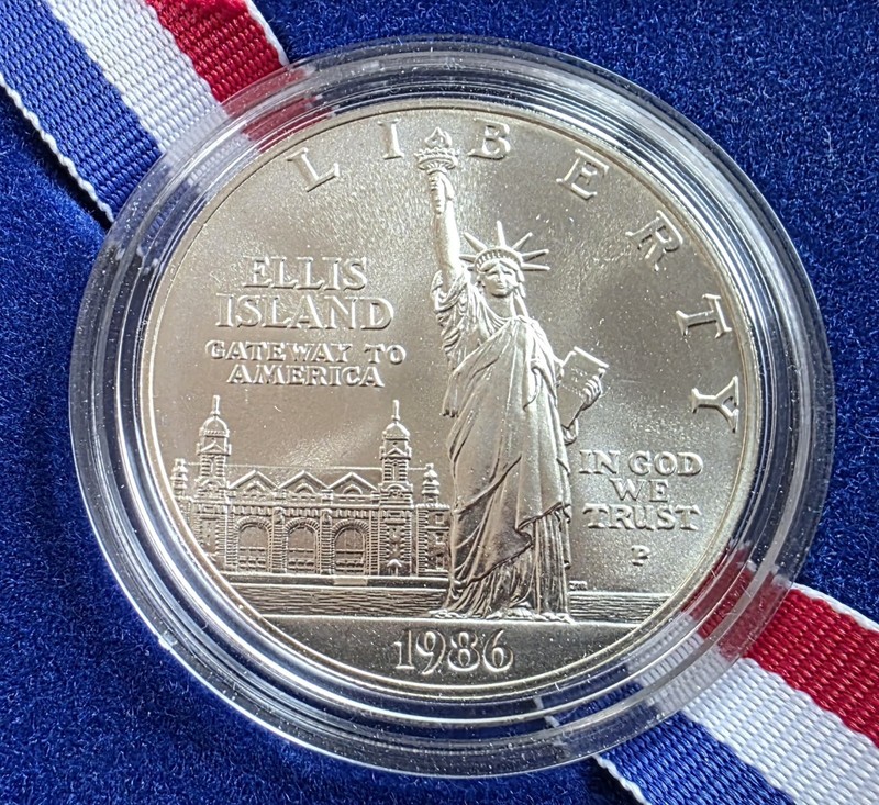  1986 P Liberty Silver Dollar with Box 100th Birthday of the Statue of Liberty