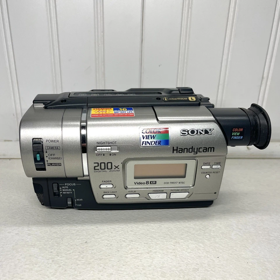 Sony CCD-TR517 Handycam Video8 XR Camcorder Bundle - Needs Battery - AS-IS - Image 3 of 4