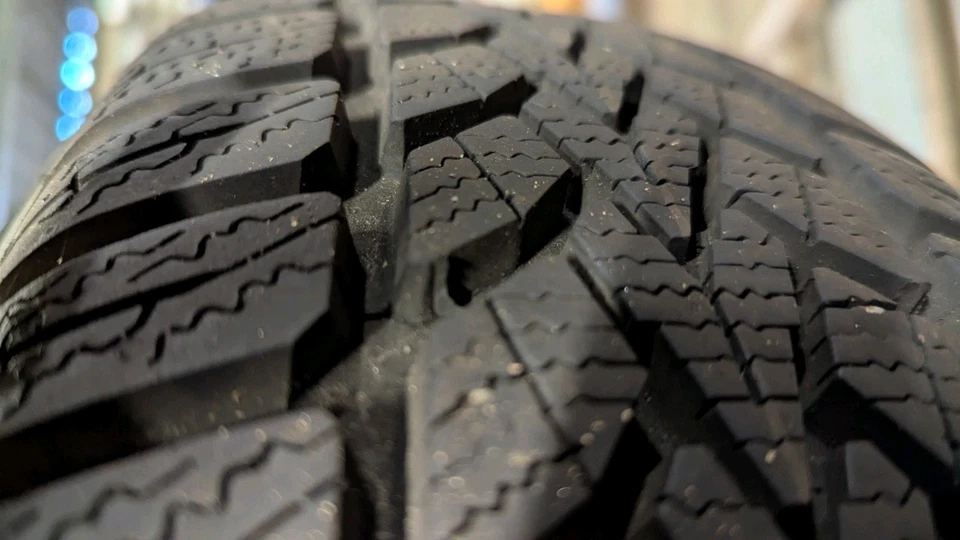 Original VW Polo Winterkompletträder 2Q0601027 185/65 R 15 88T Dunlop DOT23 - Bild 3 von 4