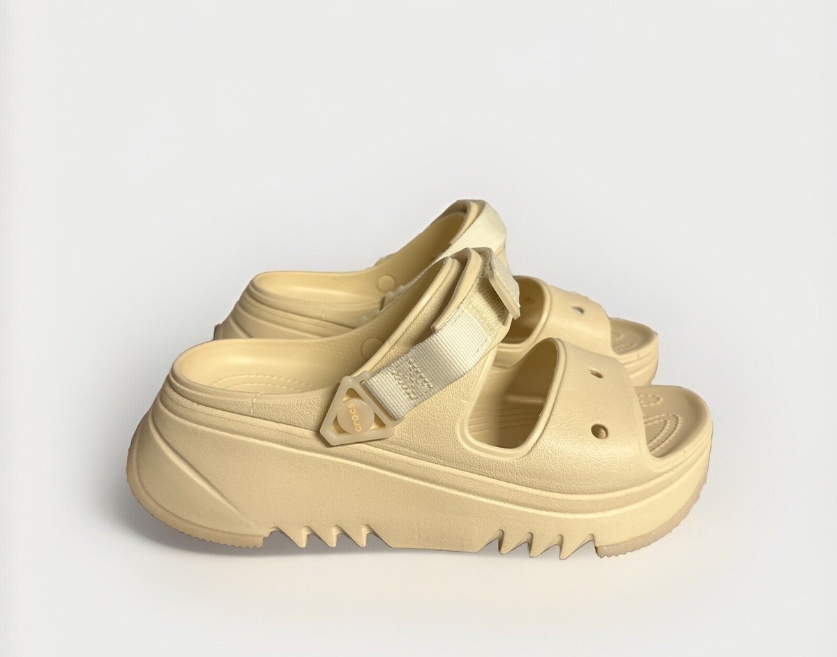 コロンバス Crocs Women's 10, M 8 US Hiker Xscape Sandal Vanilla Platform