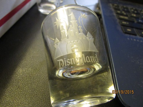 Disneyland - Schloss -geätzt- Standard Schnapsglas Souvenir- Neu - Bild 2 von 4