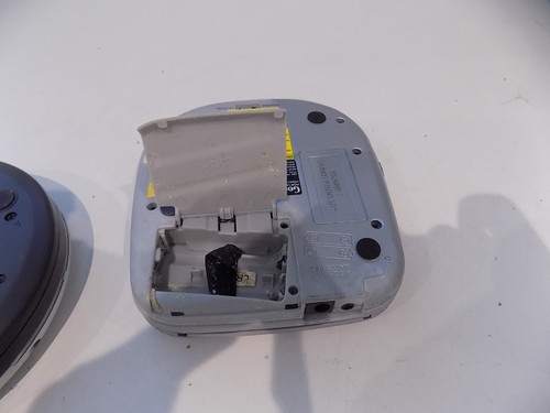 2x CD Walkmans Goodmans GCD302RS Hitachi DAP760 FAULTY SPARES/PARTS - Picture 8 of 9