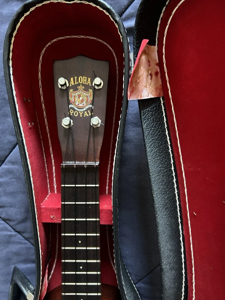 1950’s Aloha Royal Ukulele W/Case - Image 2 of 4