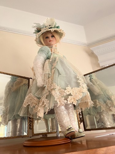 MUNDIA "JOSEPHINE" CHRISTINE ET CECILE Blue Eyes Blonde Hair 20" Doll W/ Stand - Picture 10 of 14