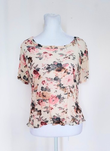 Love Charm Mesh Top Shirt Size Medium Short Sleeve Floral