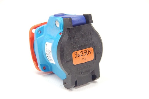 MELTRIC CORP - 63-14073 DSN 20 Receptacle, Female. 3Phase, 125/250VAC 20Amp NEW