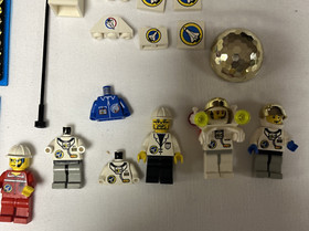Vintage Lego Space Port 1999 Minifigures Pieces Parts