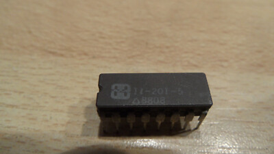 IC ICs 11-201-5  8808  Philippines  11051  16 Pin  Microprocessor