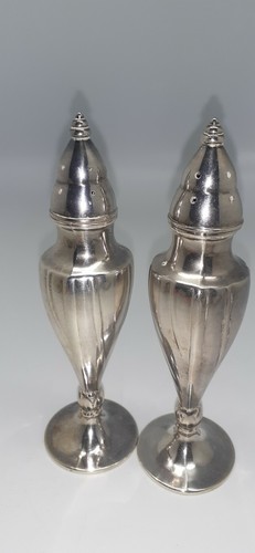WM. A. Roger Silver Weighted Salt and pepper shaker - Picture 7 of 9