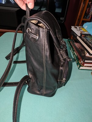 Vtg GUESS Black Faux Pebbled Leather Large Backpack  display picture 3