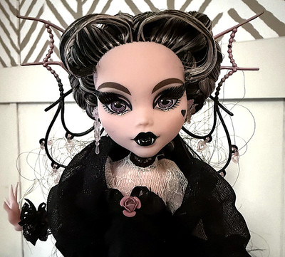 Monster High Draculaura Vampire Heart Exclusive Doll Out of Box Complete COA