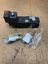 NEW NO BOX PARKER PNEUMATIC SOLENOID VALVE L7452440153B