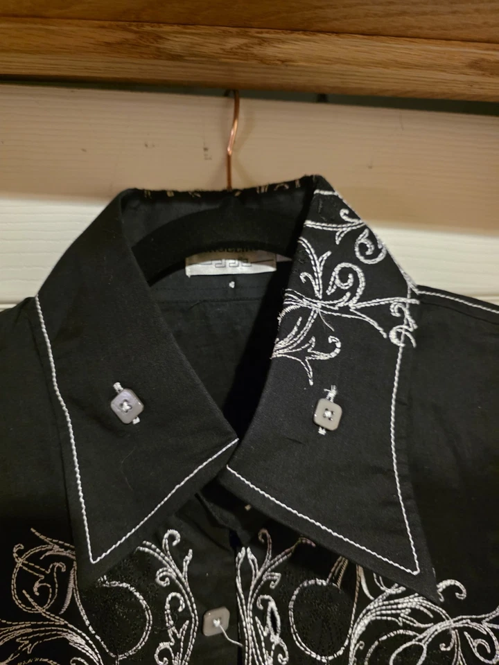 Camisa de plumón Angelino para hombre Y2K Western negra blanca bordada manga larga Foto 2 de 4