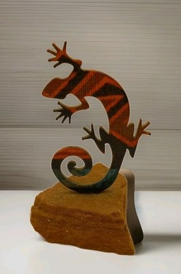 Lizard Metal Enamel On Pink Sand Stone Base Leaping 3.5'' Figurine Native Artisan