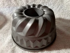 6.5" Kaiser Bundt Cake Pan/Jello Mold Half Size Nonstick W. Germany