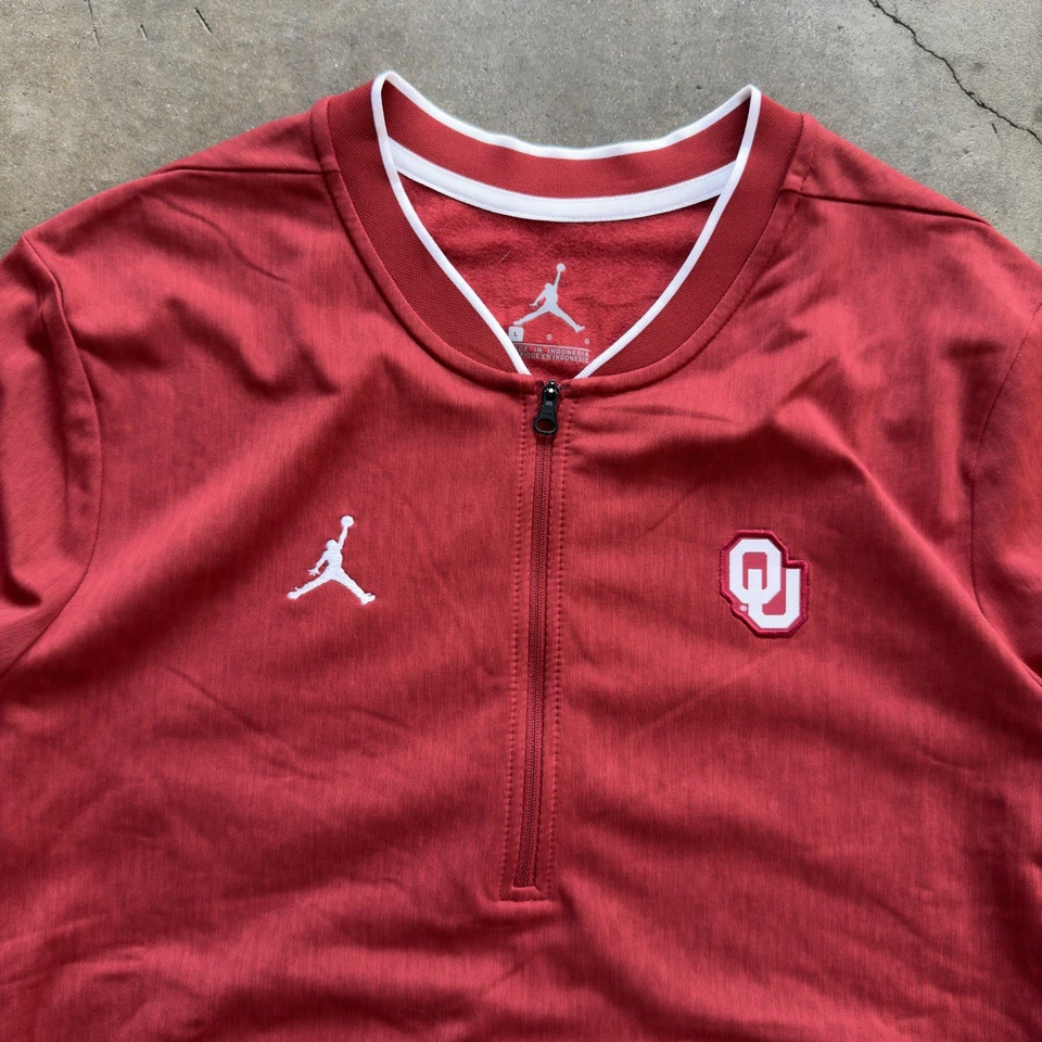TOTALMENTE NUEVO Pullover Oklahoma Sooners Adulto Grande Rojo Nike Jordan Cuarto Cremallera Foto 4 de 4