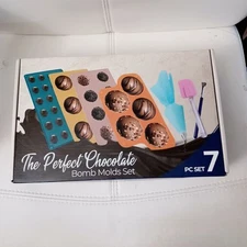 Assorted Bath Bomb and chocolate mold set