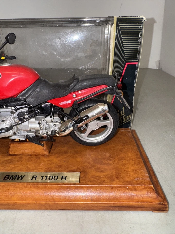 Vintage 1995 Maisto Die-Cast Metal 1:10 Special Edition BMW R 1100 R #31601 - Image 4 of 4
