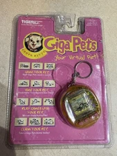 Vintage Giga Pet READ