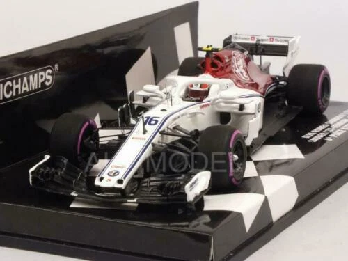 Modellini statici di auto da corsa Formula 1 per Alfa Romeo sul Cars